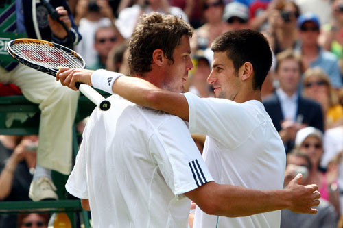 Super Safin sweeps past Djokovic at Wimbledon